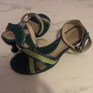 JOHN FLUEVOG Green Laurelei Ankle Strap Sandals